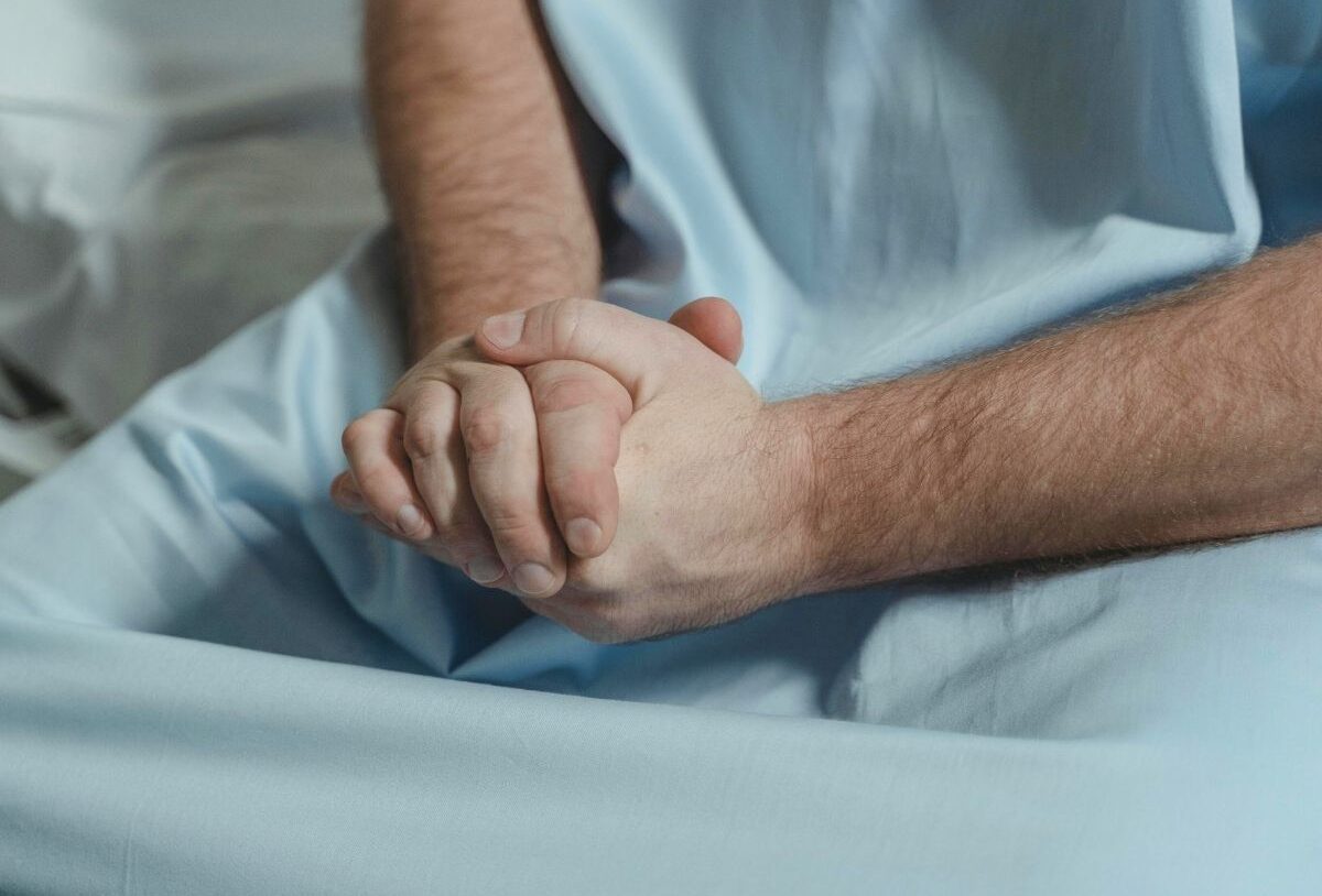 Krebskranker oder schwere Krankheit - Mann im Krankenhaus